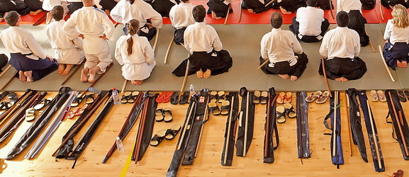   En aïkido placement des armes Boken tatamis tanto